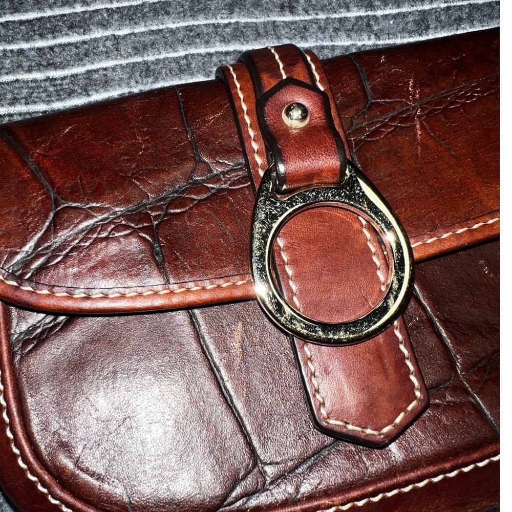 Dooney & Bourke Brown Croc Embossed Leather Wristlet Red Lining - Picture 9 of 10